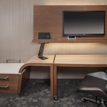 Courtyard By Marriott New York Queens, Jamaica Bagian luar foto