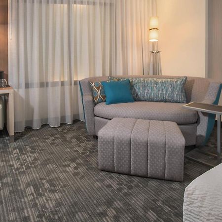 Courtyard By Marriott New York Queens, Jamaica Bagian luar foto