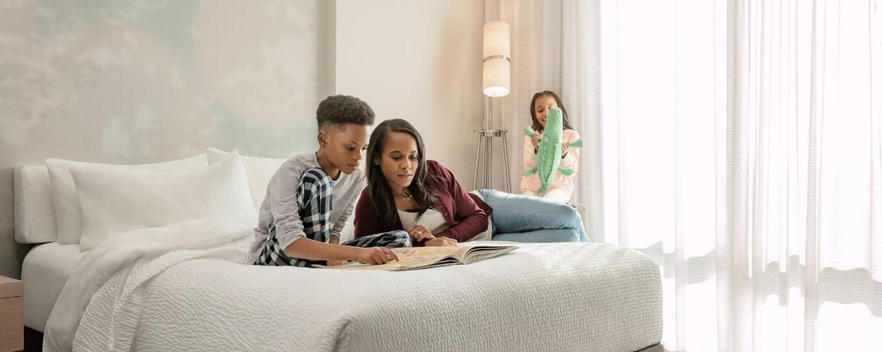 Courtyard By Marriott New York Queens, Jamaica Bagian luar foto