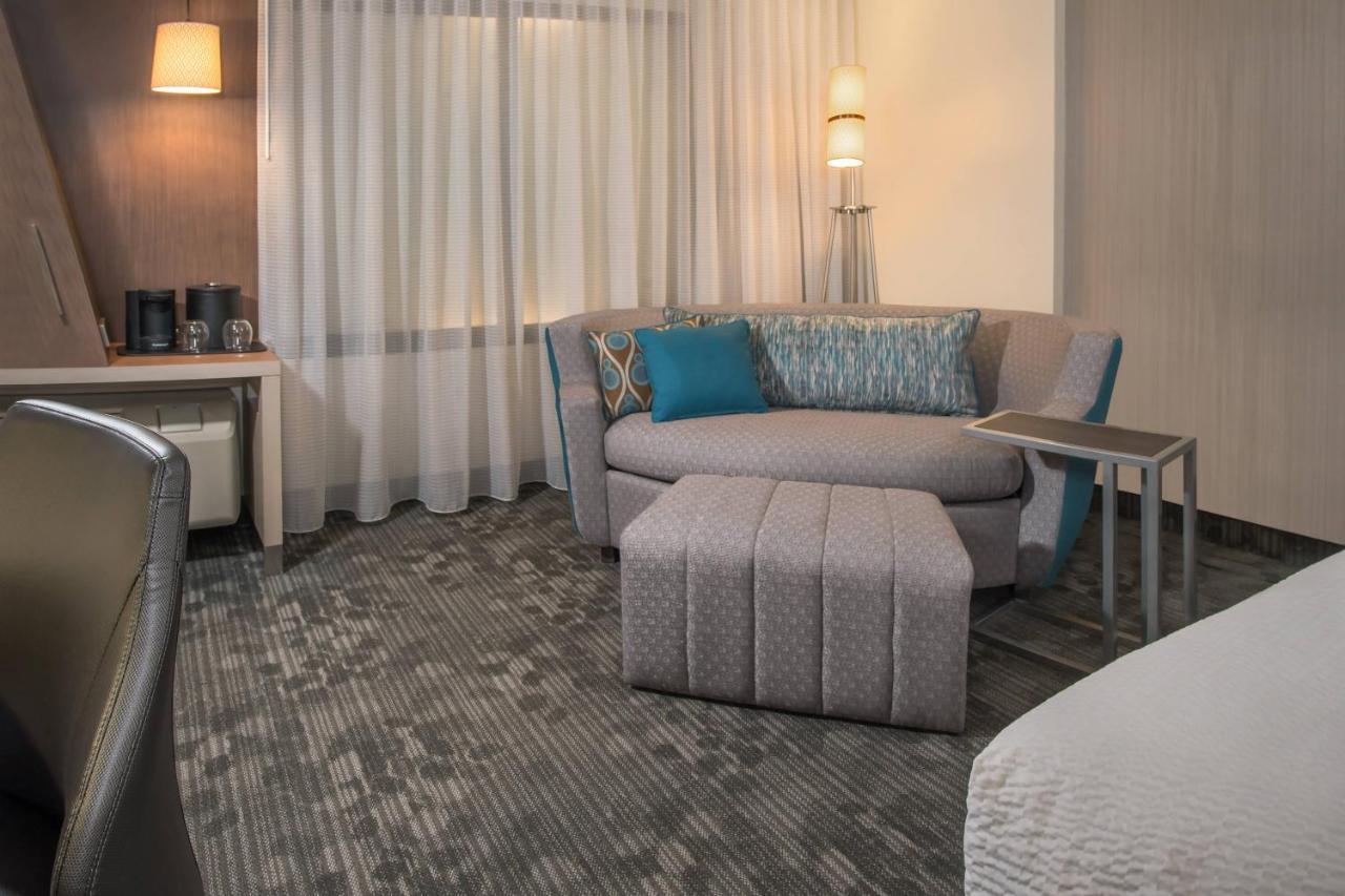 Courtyard By Marriott New York Queens, Jamaica Bagian luar foto